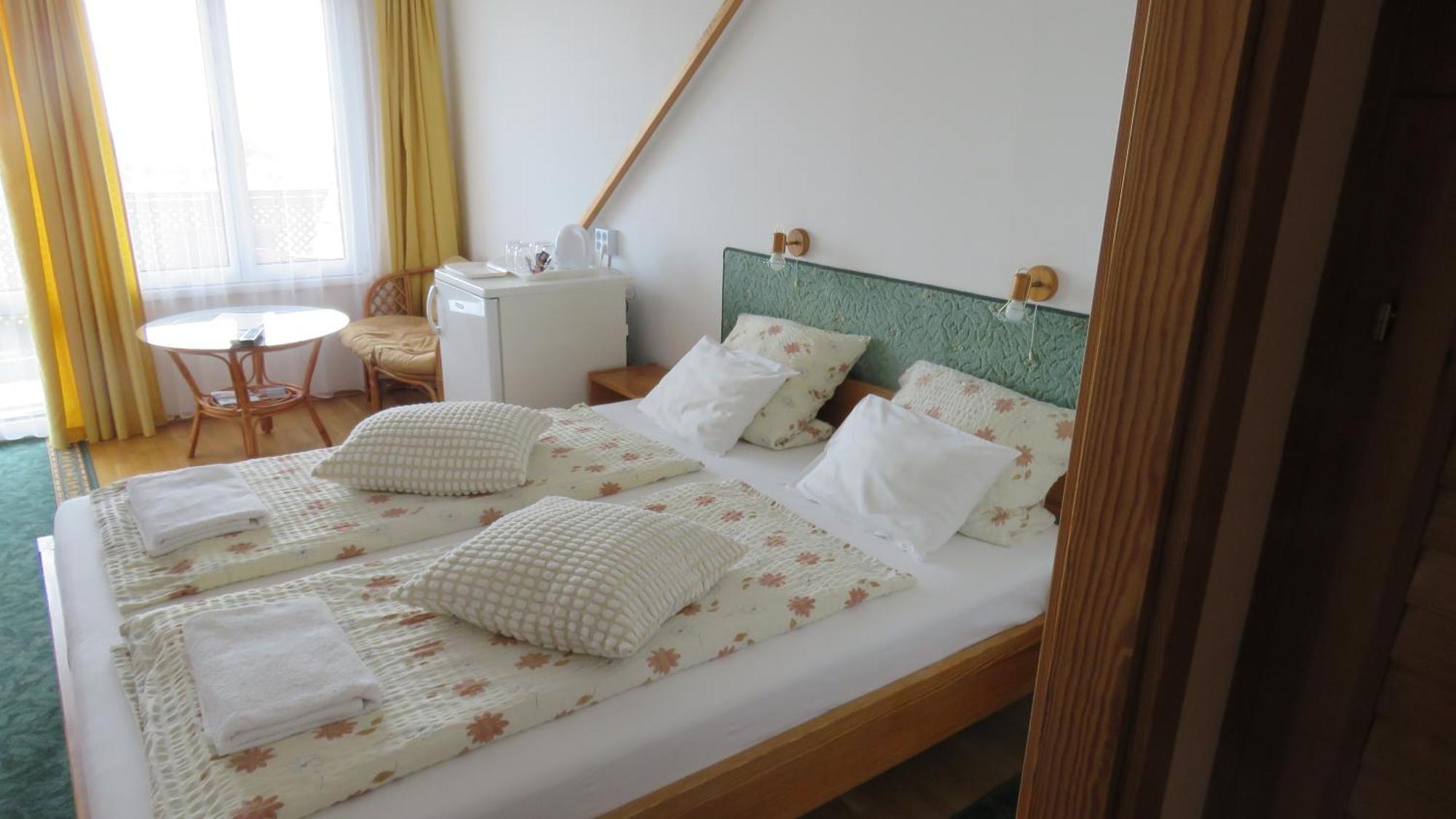 Hotel Prima Porta Vendeghaz à Balatonalmádi Extérieur photo