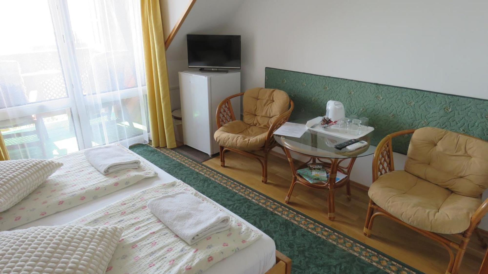 Hotel Prima Porta Vendeghaz à Balatonalmádi Extérieur photo