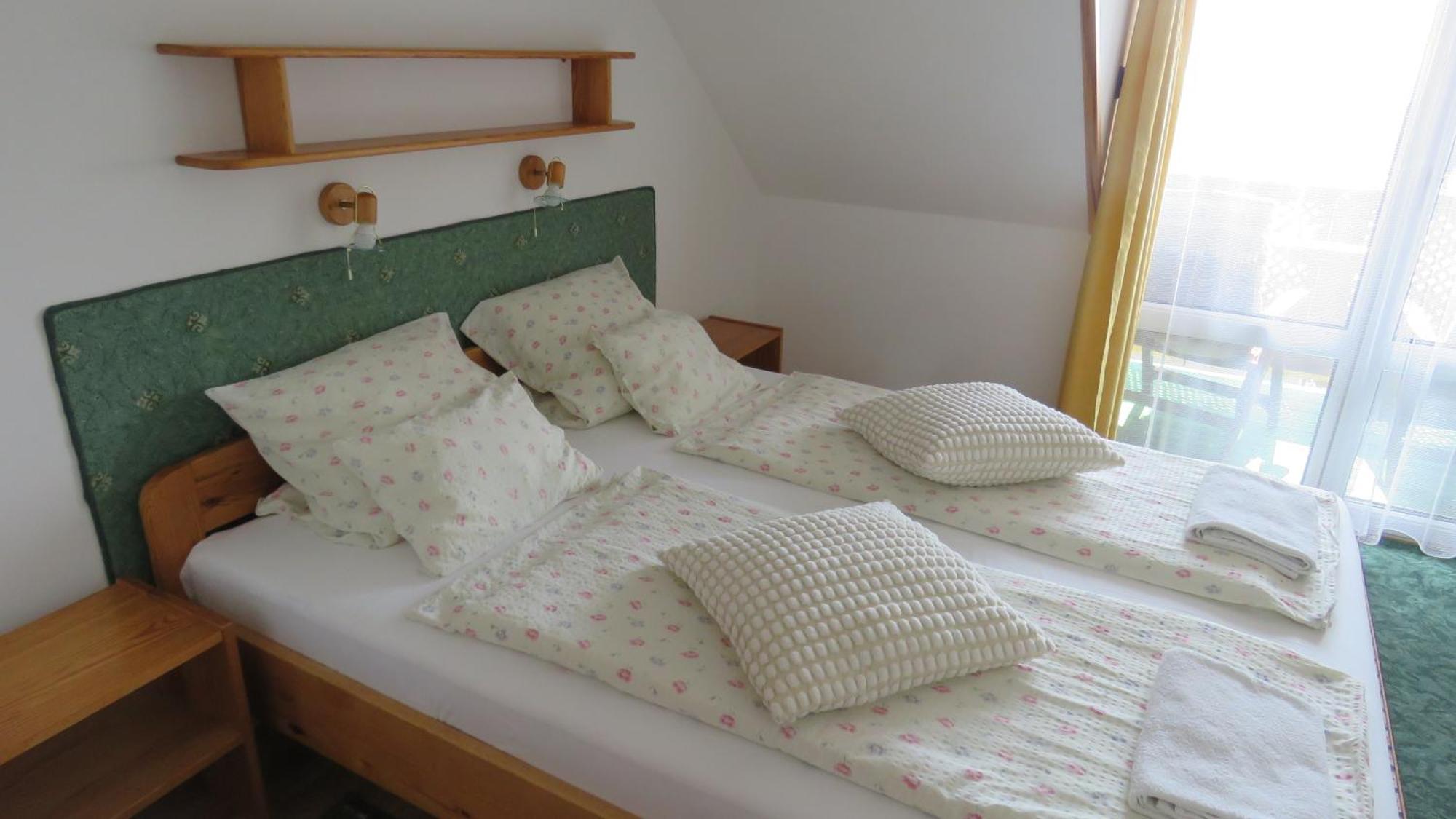 Hotel Prima Porta Vendeghaz à Balatonalmádi Extérieur photo